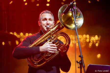 V novo leto stopili skupaj z ansamblom Galop (5)